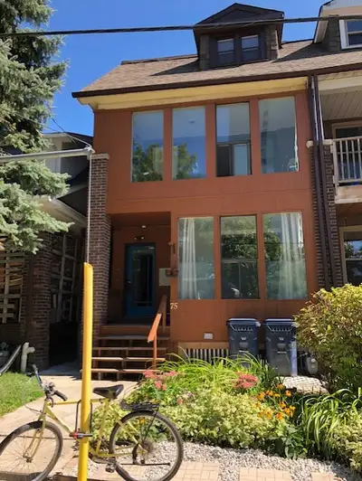 Conveniently located near Broadview and Danforth, nestled in the Playter Estates, this charming apar...