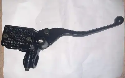 Front Right Brake Master Cylinder For Polaris Sportsman 400 500 550 600 700 800Specification: Positi...