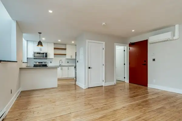 Large 2 Bedroom Downtown Apartment For Rent