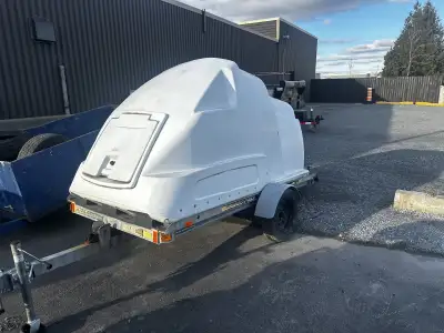 Trailer parfait pour ski doo ou autre en bonne état .
