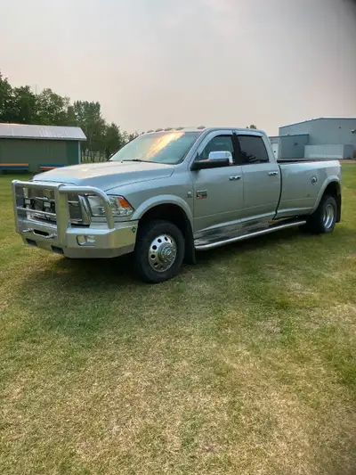 2012 Dodge Diesel 3500 deleted, auto, herd bumper, fifth wheel rails, 316,000kms well looked after i...