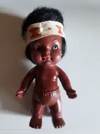 VINTAGE 60S-70S PLASTIC TOY - LITTLE INDIAN NATIVE AMERICAN