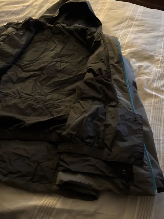 Mint condition Men’s XL - extra large - Ski / Snowboard jacket in Ski in Calgary - Image 8
