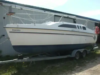 1996 Hunter 26 water ballast sailboat with trailer. 9.9 HP. Mariner Sail Pro outboard with handle ex...