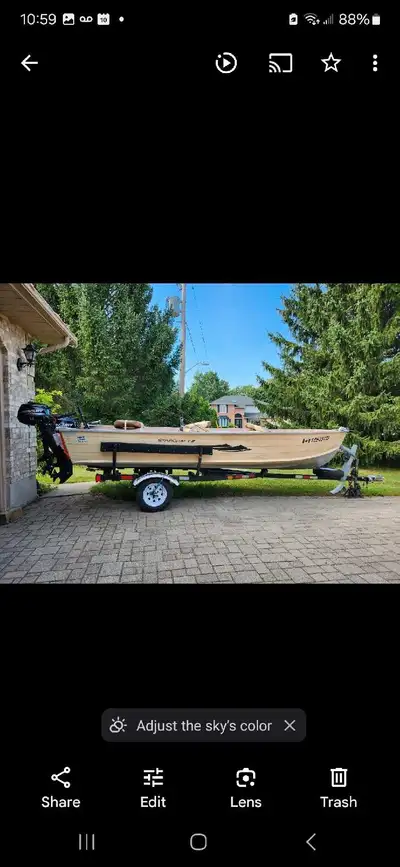 Aluminum fishing boat 17 foot. Very deep, for 6 person, new removable seats, emergency led lights on...