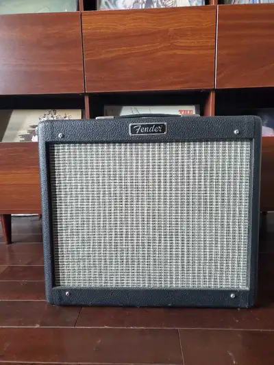 Fender Blues Junior original made in USA in 2000. Works as it should and is in great shape. 15watts,...