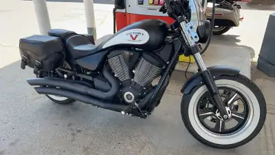 2014 victory highball Brakes and tires done around 20k Fork seals done at 23k Comes with another new...