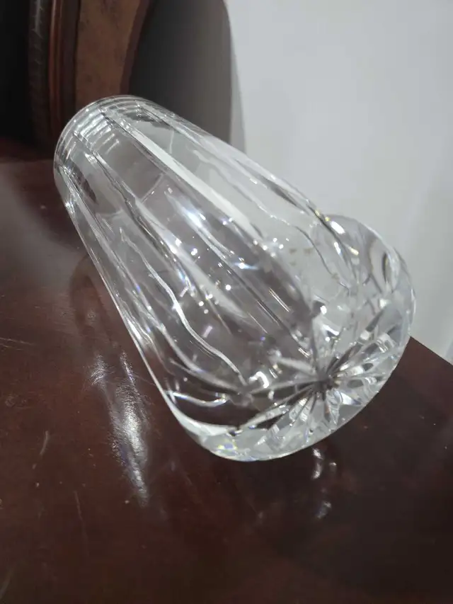Crystal vase 65689556268034122