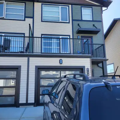Suitable for someone needing accommodation for a few months. Shared bathroom and common areas. Poten...