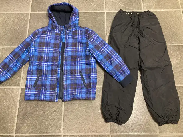 boys size 10-12 winter jacket / snowpants. READ description. in Kids & Youth in Calgary - Image 2
