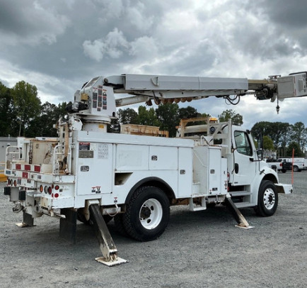 Digger Derrick /2010 Freightliner Altec DM47-BR. available. in Other in Belleville - Image 3