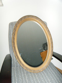 Miroir ovale décoratif