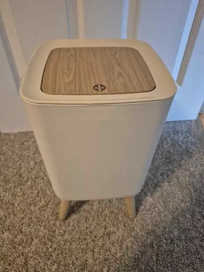 New waste bin, 15" by 8" push button pop up lid.