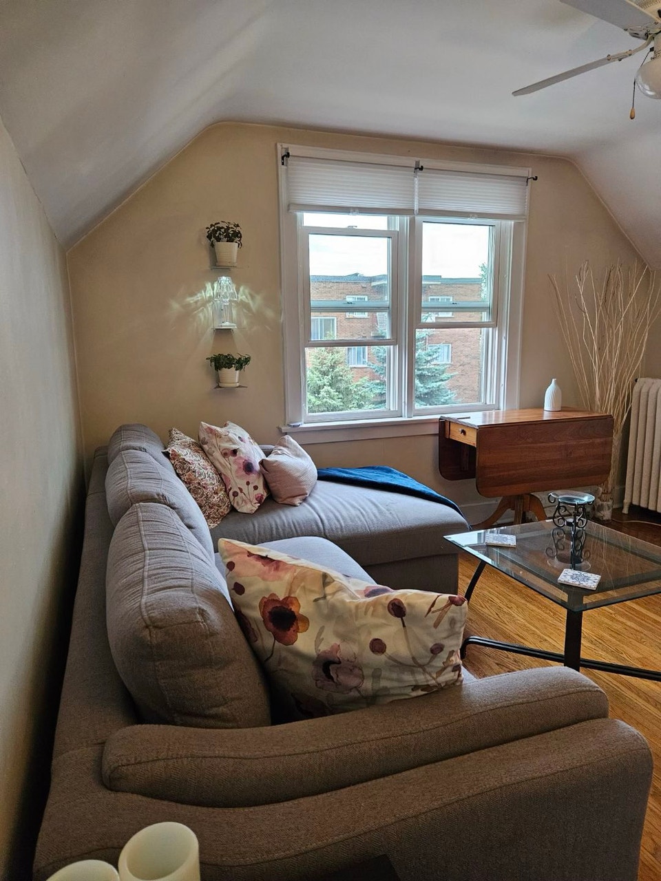 character one bedroom + den 2