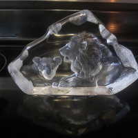 Mats Jonasson Sweden signed lead crystal large Lions art glass
