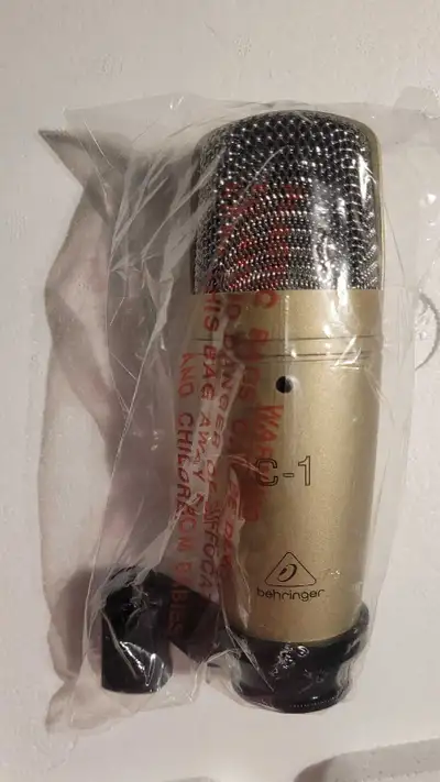 Studio Condenser Microphone Behringer C1, View more