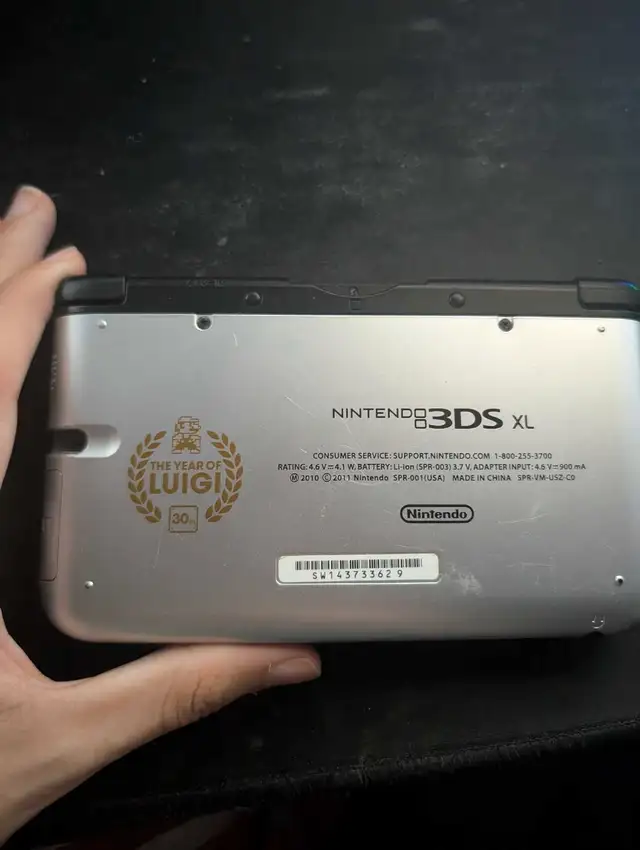Nintendo 3DS XL year of the Luigi (SE) in General Electronics in Ottawa - Image 4