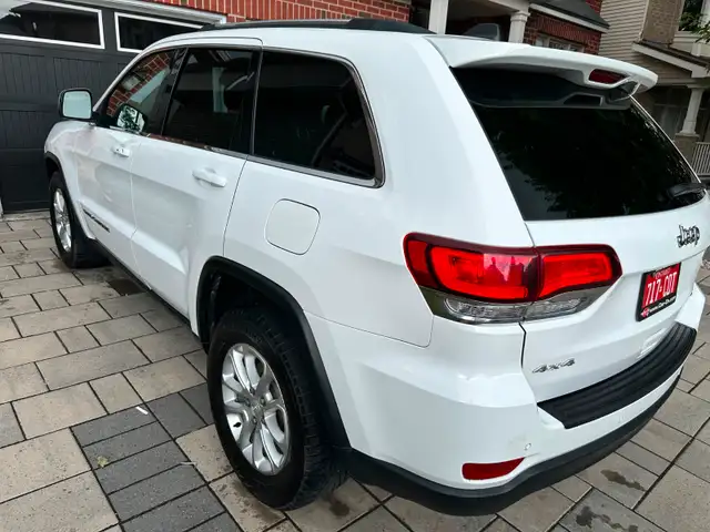 2011 Jeep Grand Cherokee Laredo – Minor issue, full transparency dans Autos et camions dans Ottawa - Image 4