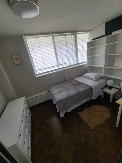 Room near University of Toronto Available from Nov 22. Location: Situated at the intersection of two...