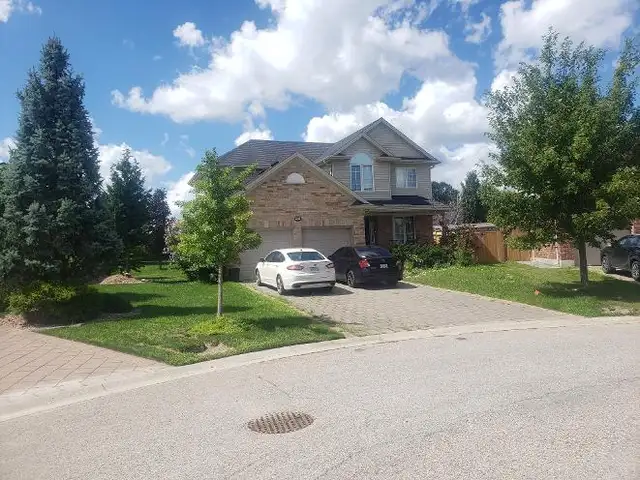 Beautiful 5-BR Executive Home in River Bend – Pet-Friendly with