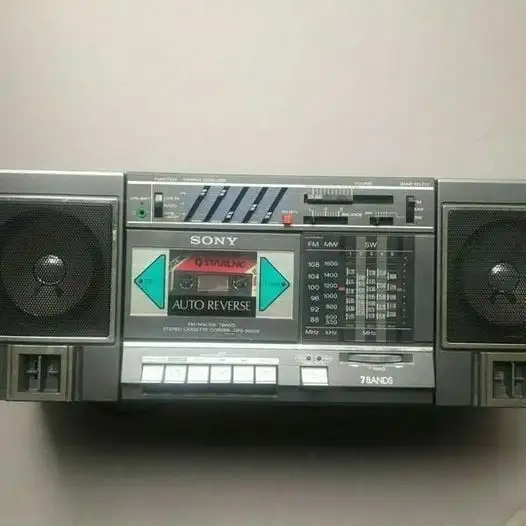 Sony CFS-5000S AM/FM-MW-SW 7 Band Receiver/Recorder Boombox in Stereo Systems & Home Theatre in City of Toronto - Image 2
