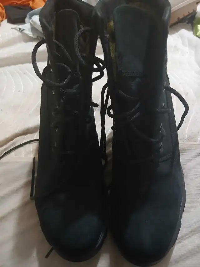 Timberland Women's Boots in Women's - Shoes in Mississauga / Peel Region - Image 5