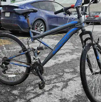 un grand vélo , View more