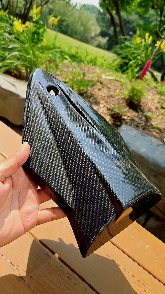 S1000rr / s1000r carbon seat delete  in Motorcycle Parts & Accessories in Mississauga / Peel Region - Image 2