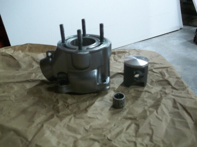 CYLINDRE + PISTON NEUF YZ-85 YAMAHA; 5PA-11311-10-00 dans Autre  à Laval/Rive Nord