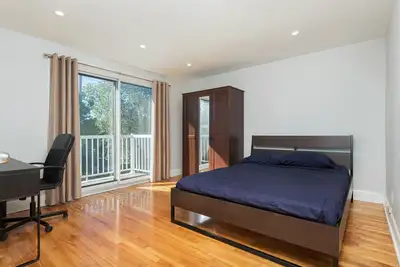 Private room for rent 3170 Avenue Barclay, Montréal, QC H3S 1K1, Canada APPARTEMENT FILLES SEULEMENT...