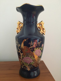 Vase asiatique  bleu à motifs pour déco