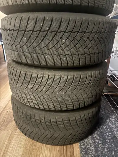 215/55R16 MotoMaster Winter Edge II Winter Tires on Steel Rims Used 1 Season on Honda civic. Great C...