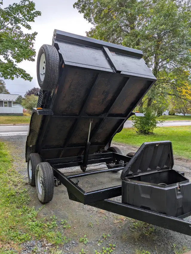 Dump trailer / Small load delivery569252933534361601