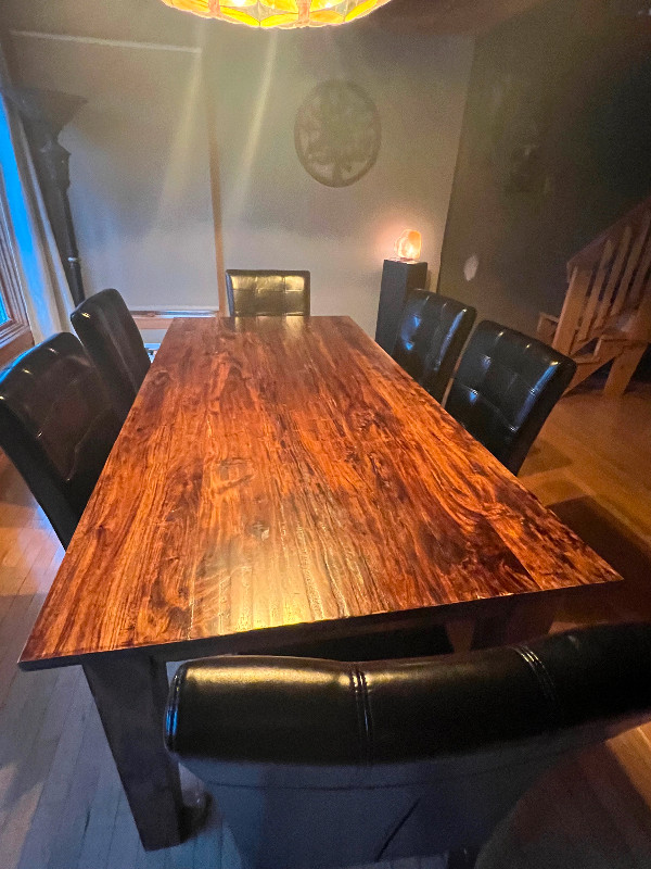 Oak table and matching hutch , Brand New black Chairs. in Dining Tables & Sets in Timmins - Image 2