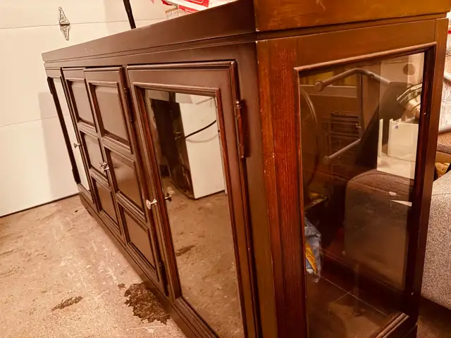 Solid Wood Sideboard/Hutch – Great Home Project Piece–$250 OBO in Hutches & Display Cabinets in City of Toronto - Image 2