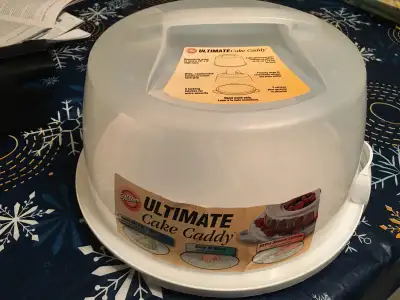 Like new cake taker for transport and storing cakes It’s missing one snap but it seals just fine.