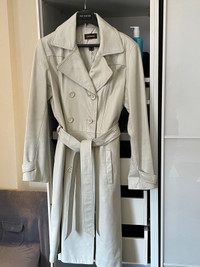 Danier leather coat w belt