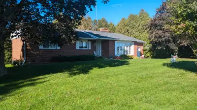 1832 McEwen Rd Cobourg On. For Sale by Owner. Solidly Built Brick Bungalow, Original Owner selling t...