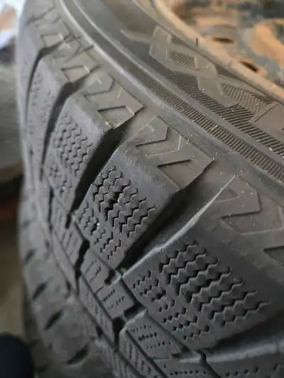 -Pneus d'hiver Dunlop Wintermaxx -205/55R16 -Bolt Pattern 5x114.3 -C'était sur un Mazda 3