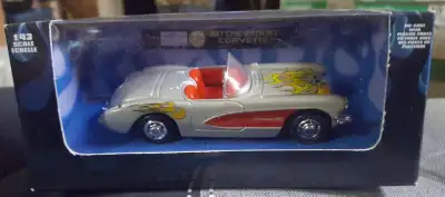 New Ray Xtreme Machines Collection... 1957 Chevrolet Corvette Convertible... nice flame detail... un...