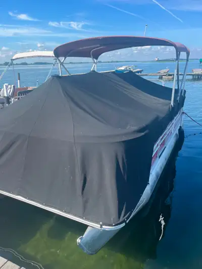 Pontoon boat 2014 20' with 90 hp mercury fulinjetpon 368 hr tan interior very clean new cover pull b...