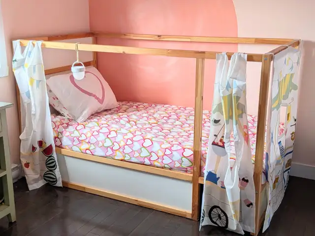 Lit enfant Ikéa in Beds & Mattresses in Lévis - Image 2