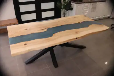 Table en peuplier et époxy, View more