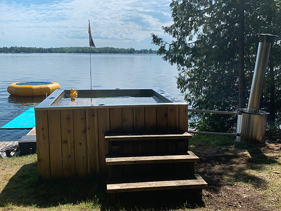 Hot Tub - Cottage Tub, STAINLESS STEEL last for ever in Hot Tubs & Pools in Kawartha Lakes