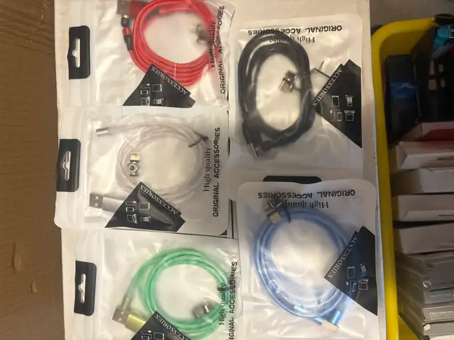 phone charger in Cell Phone Accessories in Guelph - Image 4