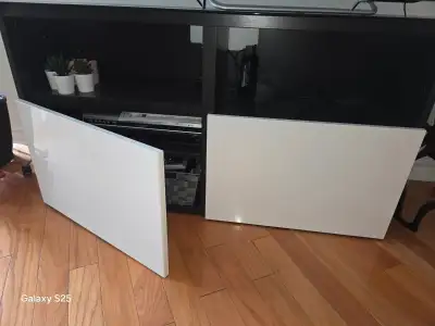Meuble TV avec portes blanches et tablettes réglables, View more