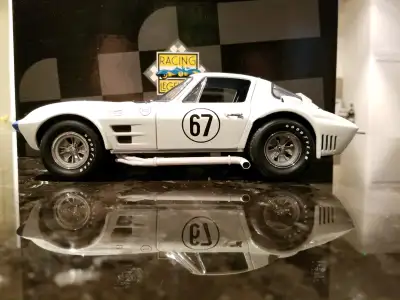 Rare BNIB Retired RLG18021 Exoto 1964 Chevrolet Corvette Grand Sport Coupe Road America 500 Roger Pe...