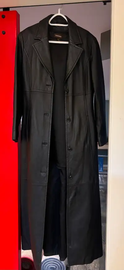 XS LADIES LONG LEATHER JACKET - PAID OVER $1500 - SMOKELESS HOME Would prefer to sell for $75 but op...
