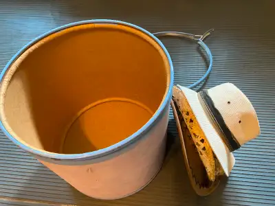 Bonne grande boîte à chapeaux (valeur de plus de 100$), View more