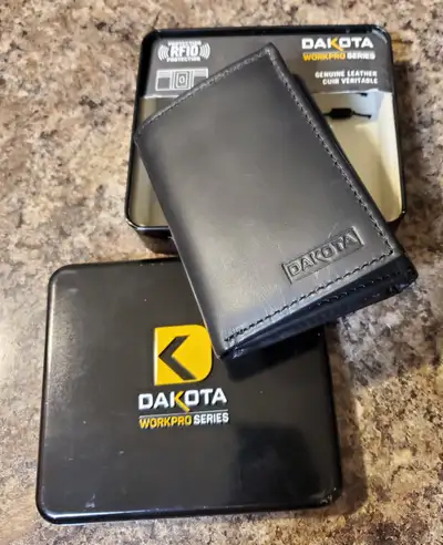 Men’s Dakota Wallet, View more